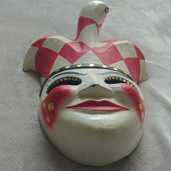 Wooden jester clown mask wall hanging - Picture 2 of 8